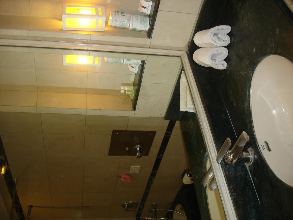 J'S Inn New Delhi Extérieur photo