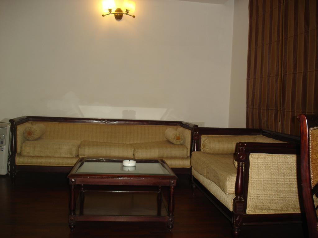 J'S Inn New Delhi Extérieur photo